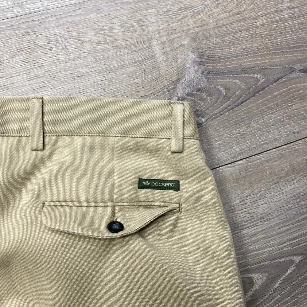 Dockers Premium Khakis Pants Mens 34x32 Tan Pleated Relaxed Fit Cuffed Woven